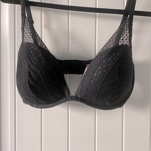 NWT INCREDIBLE BY VICTORIAS SECRET BLACK LACE BRA 34DD